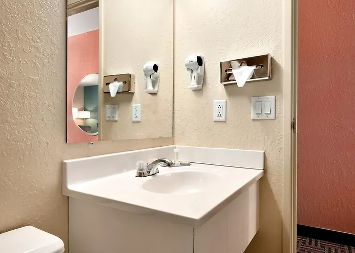 Rodeway North 3*
